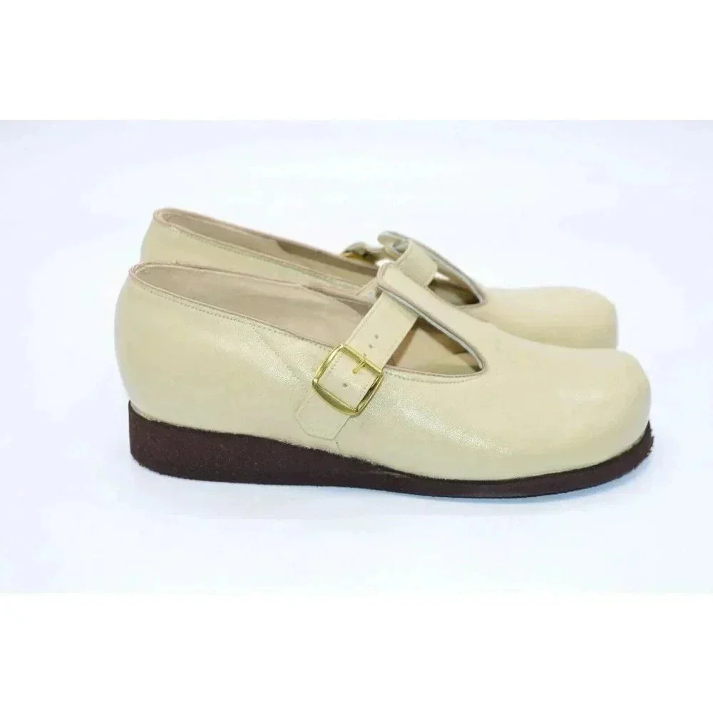 P. W. Minor Orthopedic Beige Buckle Mary Jane 6 B